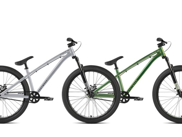 2025 Dartmoor Dirt Bike Gamer Intro 26" | Glossy Dark Chrome