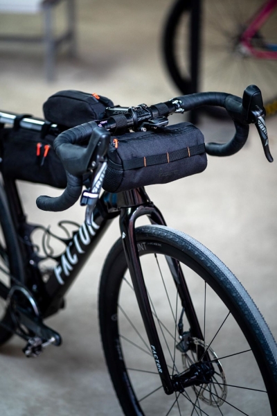 Ride Farr Lenkertasche Gravel Burrito Frontloader/ MTB / Rennrad / Road  1,95 L Medium | Bikepacking bags / bicycle bags | Accessories | Trailtoys  Shop