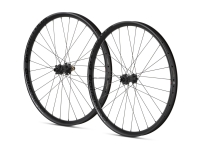 Dartmoor MTB Carbon Laufradsatz Raven Boost 27,5" 12 x 148 mm / 15 x 110 mm | 28 Loch | Tubeless Ready | SRAM XD Freilauf | Schwarz matt Dartmoor MTB Carbon Laufradsatz Raven Boost 27,5" 12 x 148 mm / 15 x 110 mm | 28 Loch | Tubeless Ready | SRAM XD Freilauf | Schwarz matt